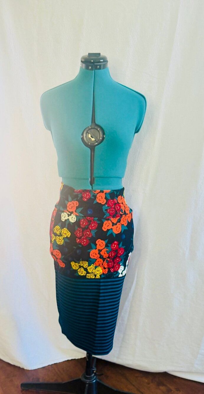 NWT LuLaRoe Cassie skirt. Size XS. Brand new with tags.